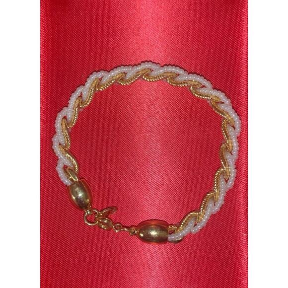 Vintage Trifari Gold Tone Twisted Rope & Faux Pearl Chain Bracelet Signed - Picture 2 of 4